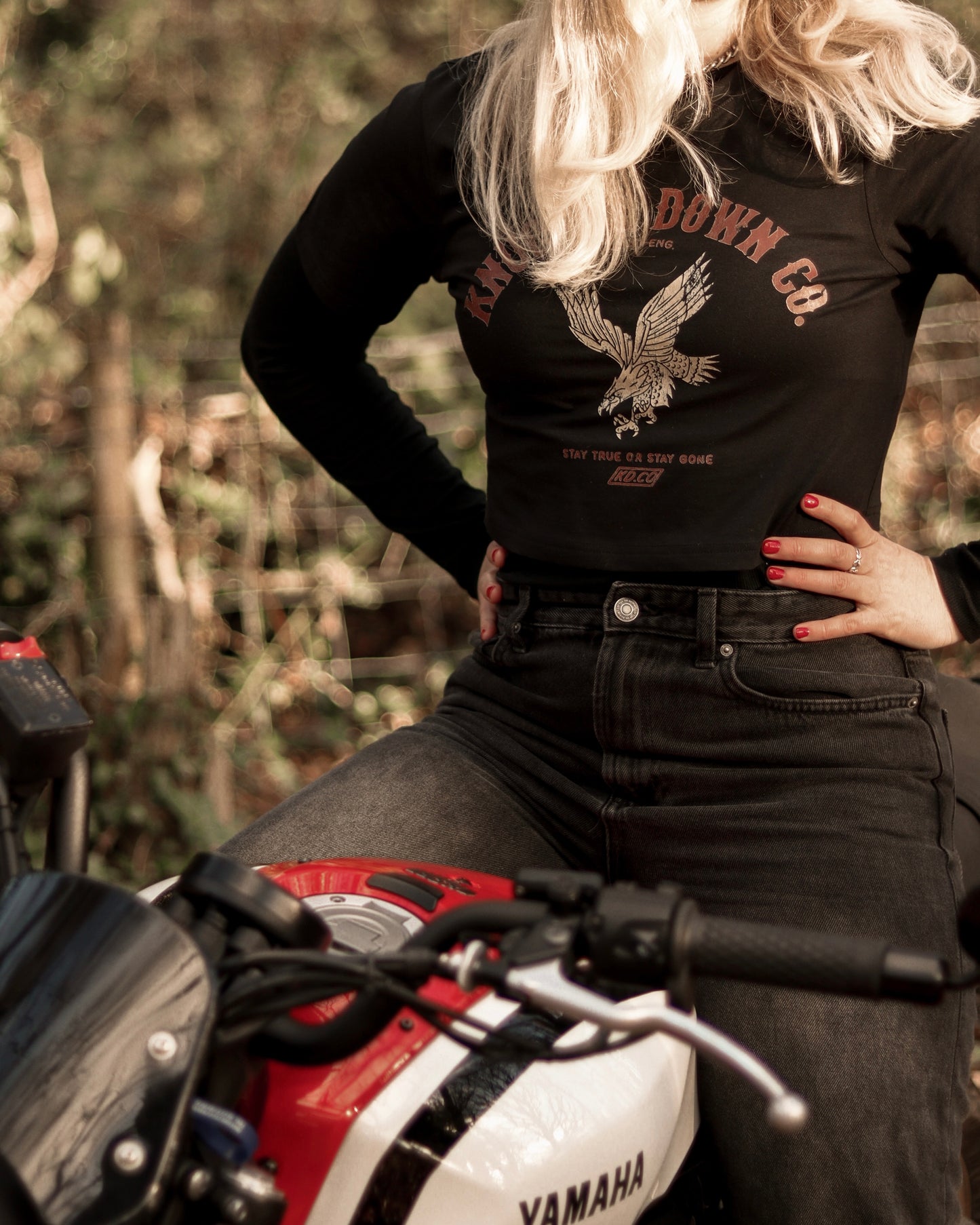 STAY TRUE - Cropped T-Shirt (Black)