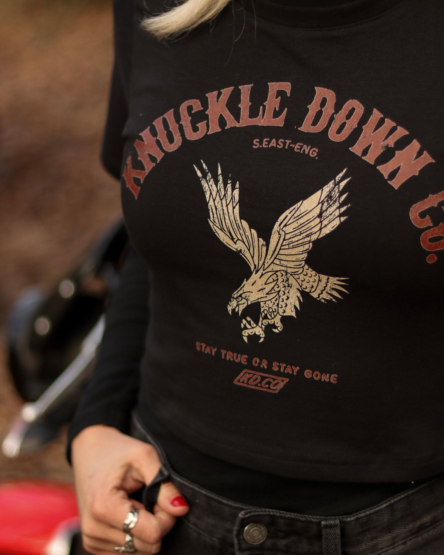 STAY TRUE - Cropped T-Shirt (Black)